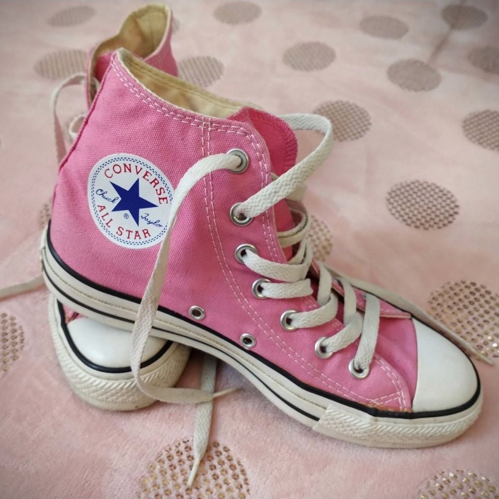 Women's sz 7 Pink High Top Converse All-Stars